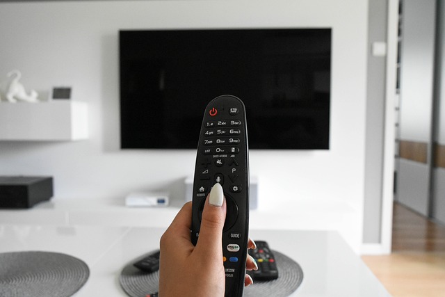 desligar a televisão e outros aparelhos em stand by ajudará a economizar na conta de energia e evitar desperdícios