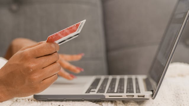 comprar pela internet na Black Friday exige muita atenção para não cair em fraudes