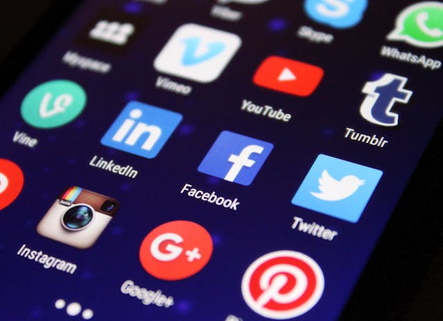 você pode ganhar dinheiro na internet pelo celular ao divulgar aplicativos